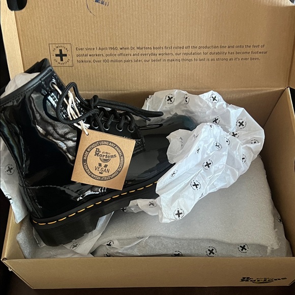 Dr. Martens Black Teal Gloss-1460 LACE UP BOOTS Vegas EU36 NIB LAST PAIR!! - Picture 10 of 14